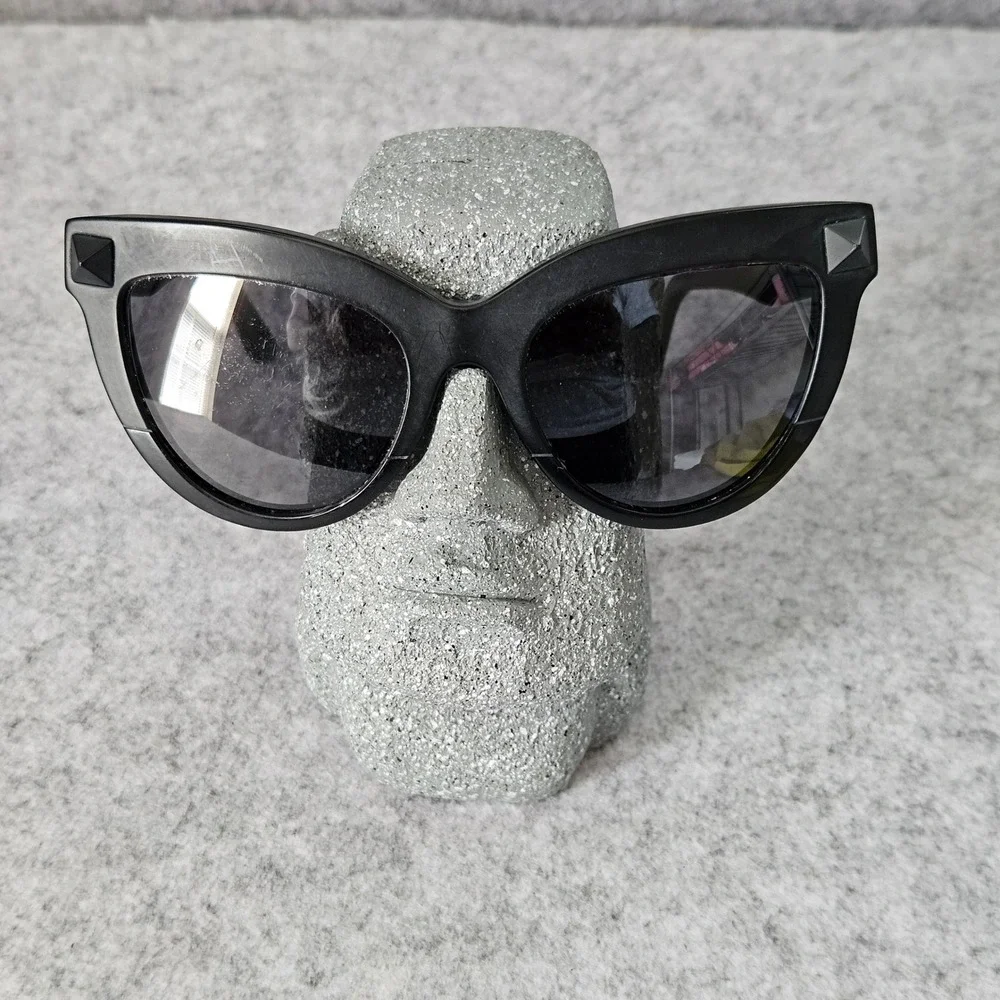 Valentino V712S 001 Black Cat Eye Rockstud Sunglasses Made in Italy 51-19-140